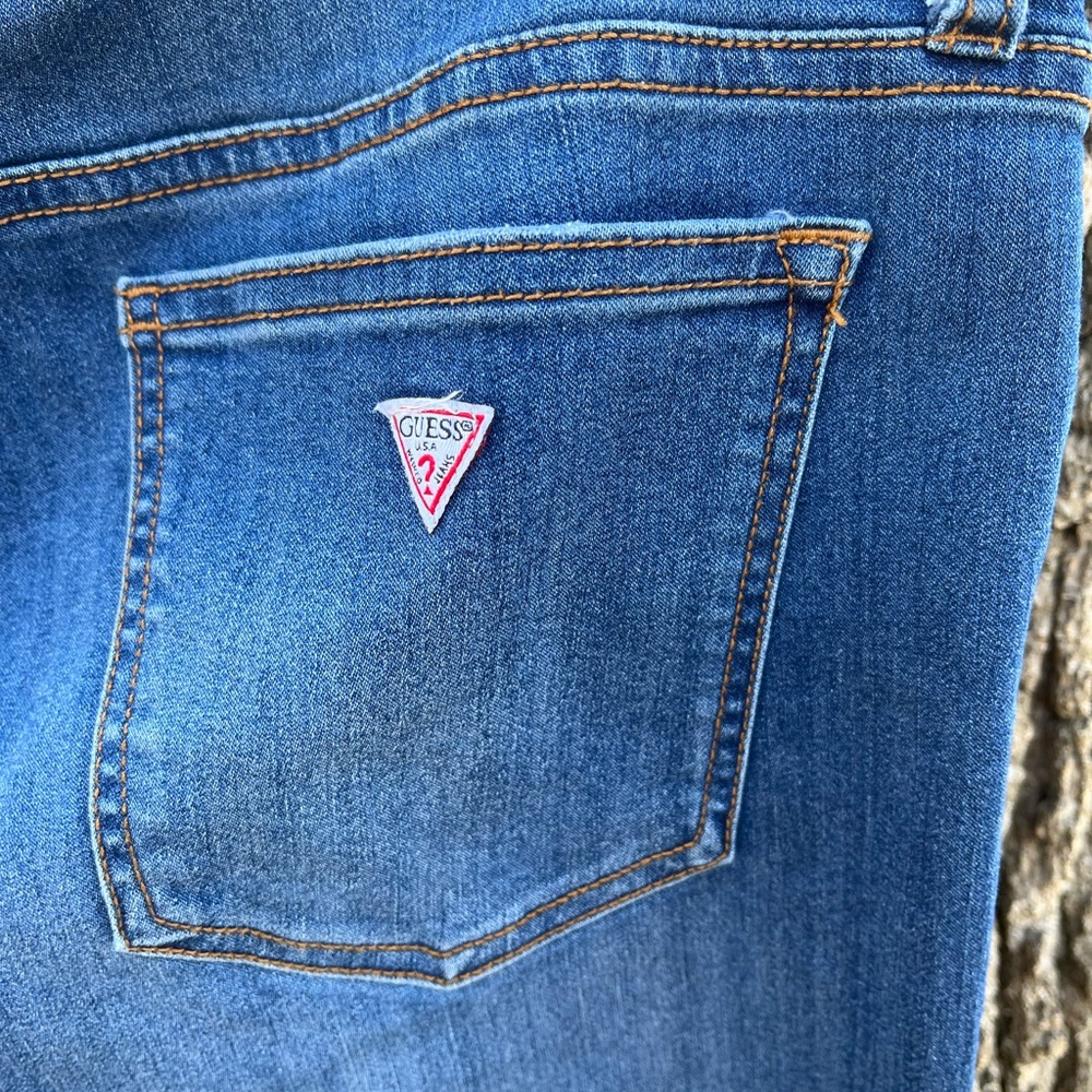 ⭐️Guess Skinny Jean in size 30